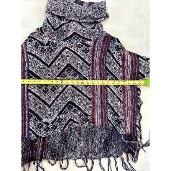 Women's Free People Boho Fringe Turtle Neck Sweater Poncho Size XS - Picture 6 of 7
